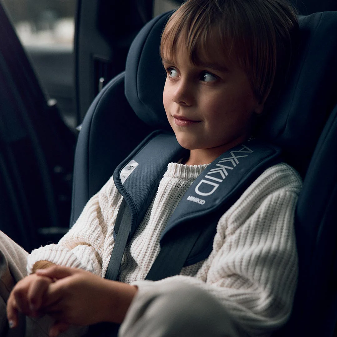 Axkid Minikid 4 Pro Car Seat - Coastal Storm Black - Image 3