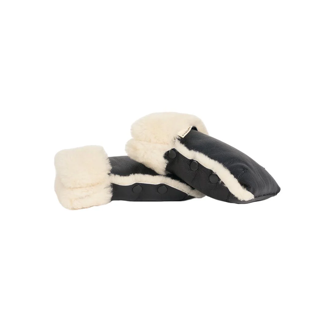 BINIBAMBA Coated Sheepskin Buggy Mittens - Noir + Milk - Image 5