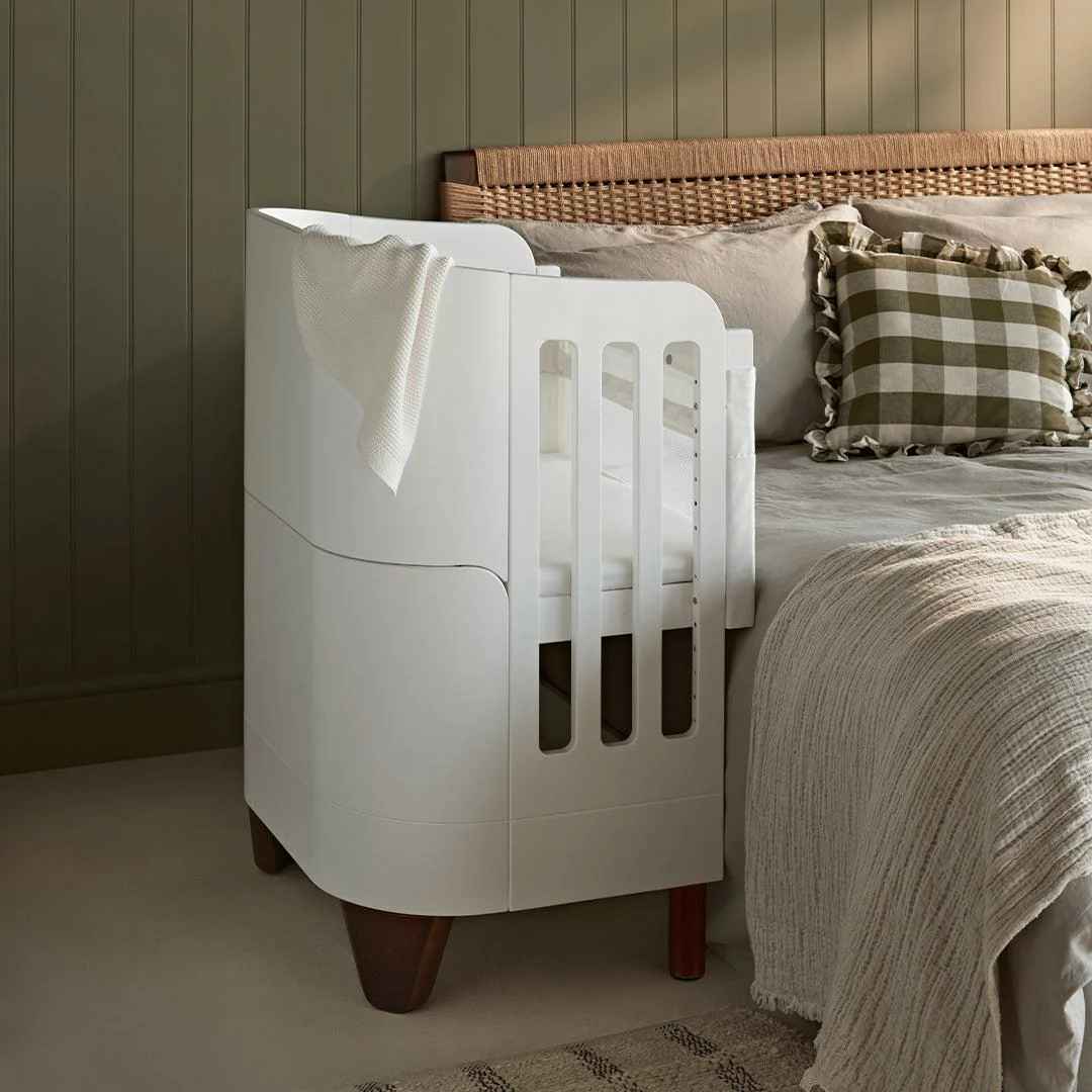 Gaia Baby Serena Mini Cot + Bedside Crib - Includes Bedside mattress - White / Walnut - Image 3