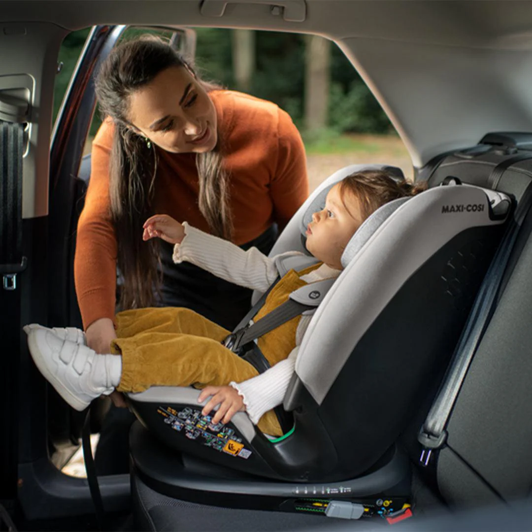 Maxi-Cosi Titan Plus i-Size Car Seat - Authentic Graphite - Image 3