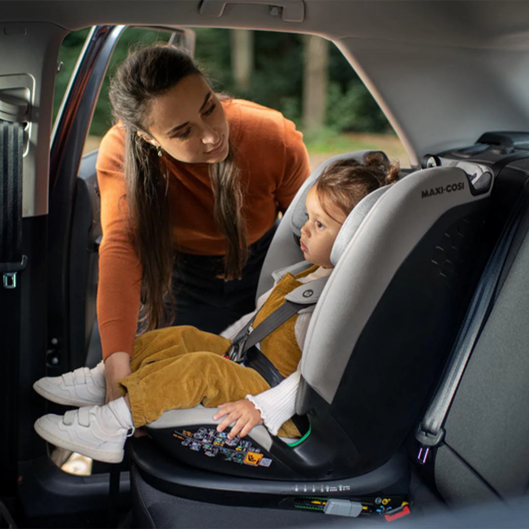 Maxi-Cosi Titan Plus i-Size Car Seat - Authentic Graphite - Image 6