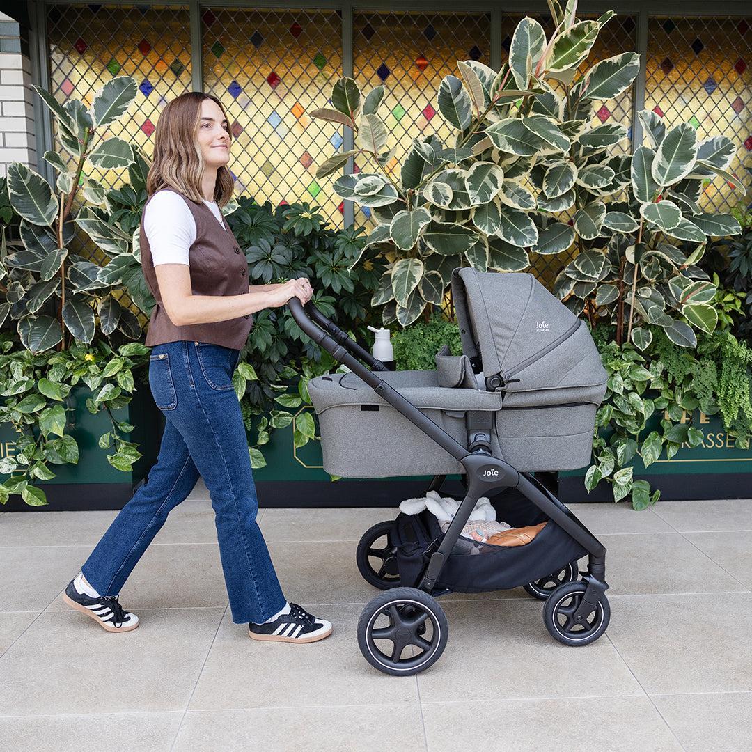 Joie Signature Ramble XL Carrycot - Evergreen - Image 3