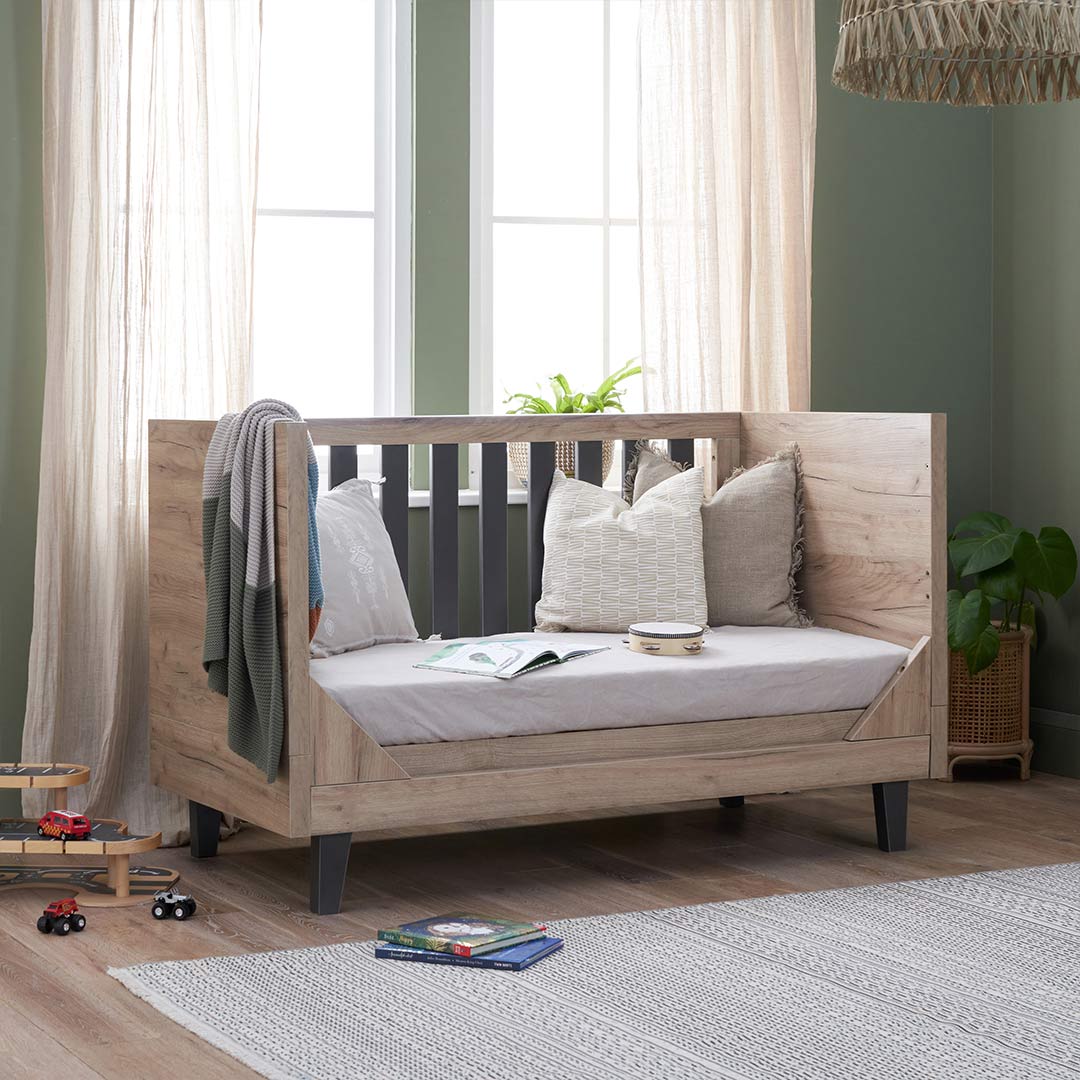 Tutti Bambini Como Cot Bed - Distressed Oak/Slate Grey - Image 3