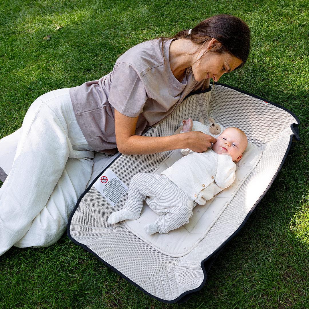 Voksi Carry Me Travel Carrycot - Meadow Green - Image 6